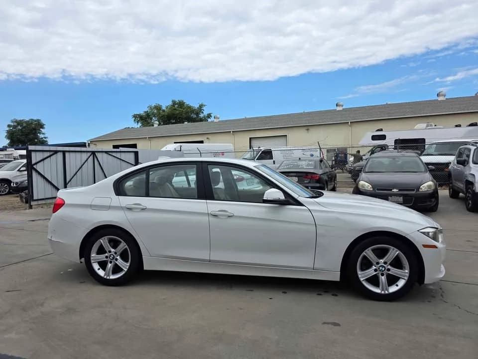 2013 BMW 320i 4DR