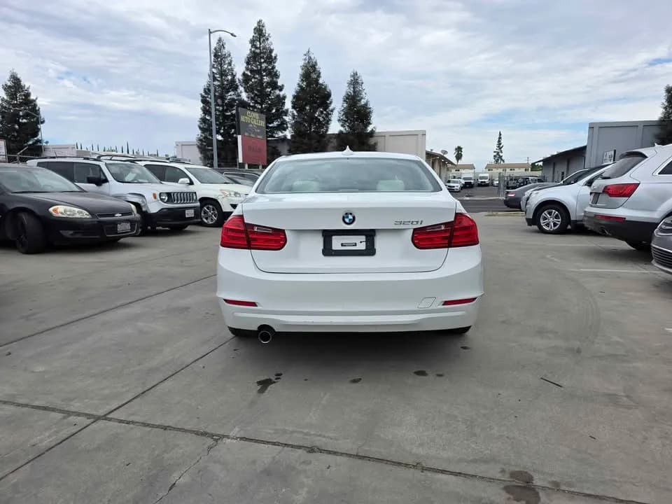 2013 BMW 320i 4DR
