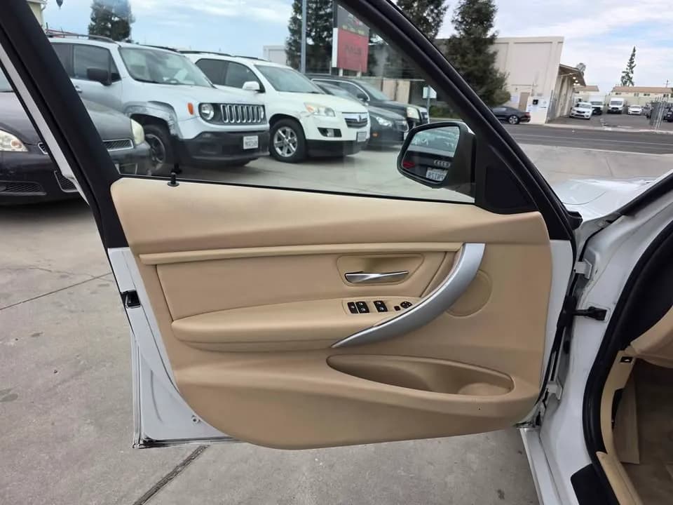 2013 BMW 320i 4DR