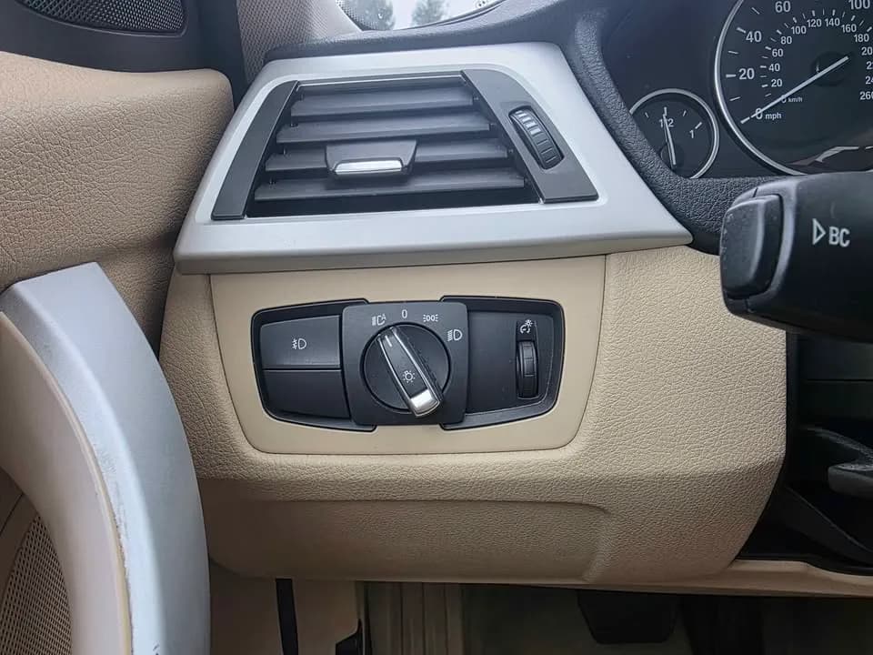 2013 BMW 320i 4DR